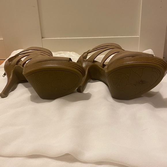 Unlisted 7 1/2 Medium Open Toe Beige heel - Picture 2 of 4